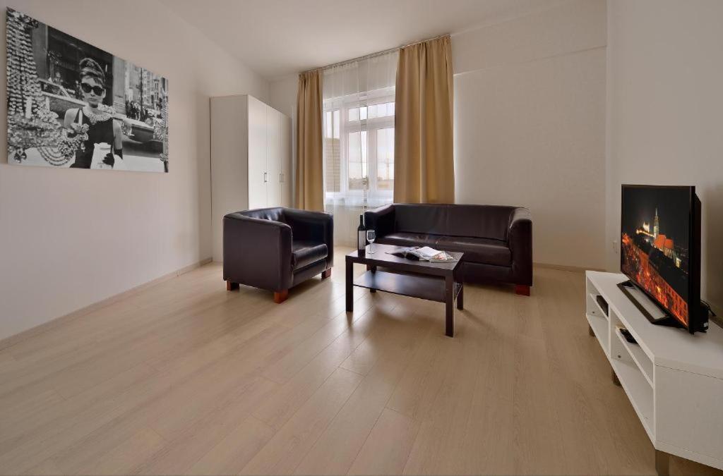 Self Check-In Apartments By Amber Pressburg Exterior foto