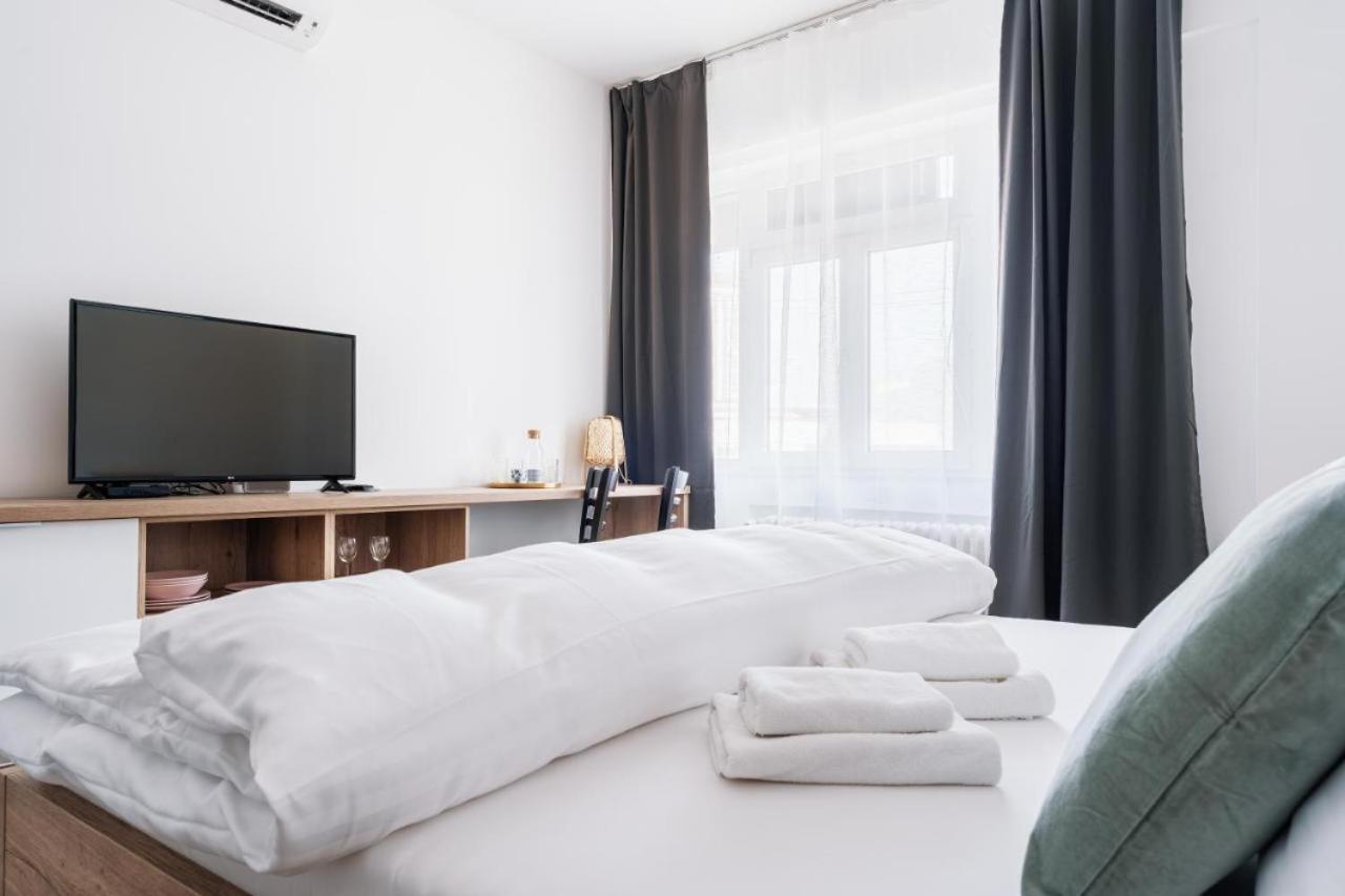 Self Check-In Apartments By Amber Pressburg Exterior foto
