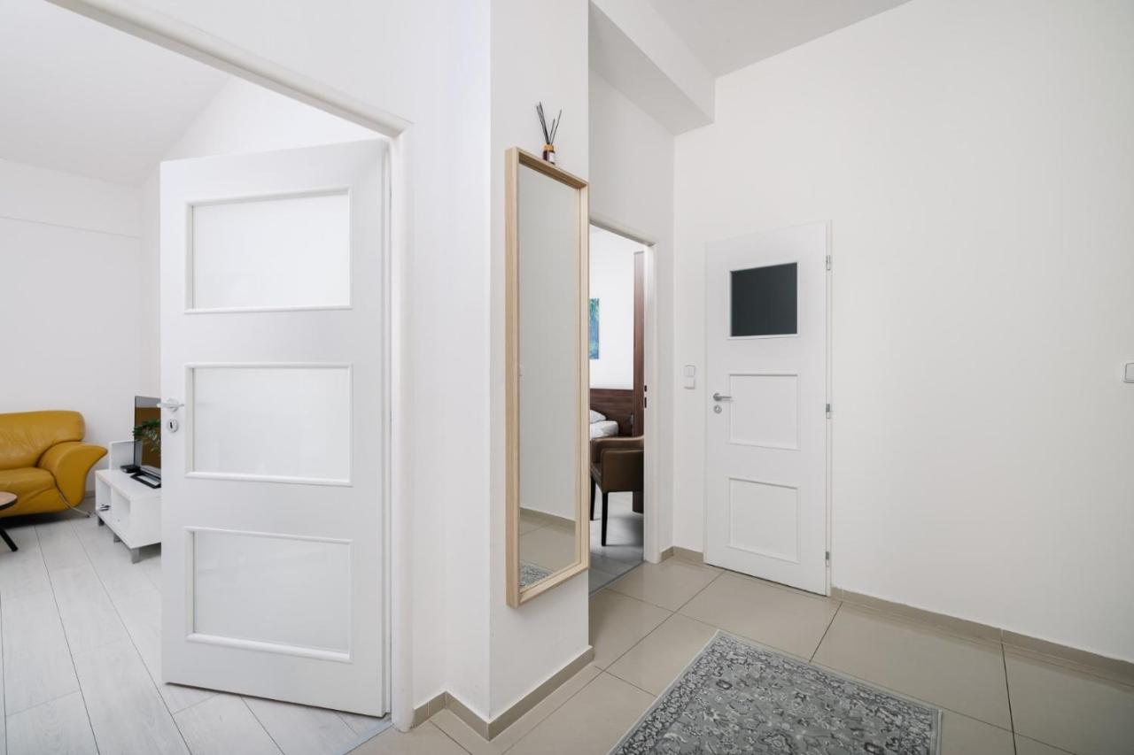Self Check-In Apartments By Amber Pressburg Exterior foto