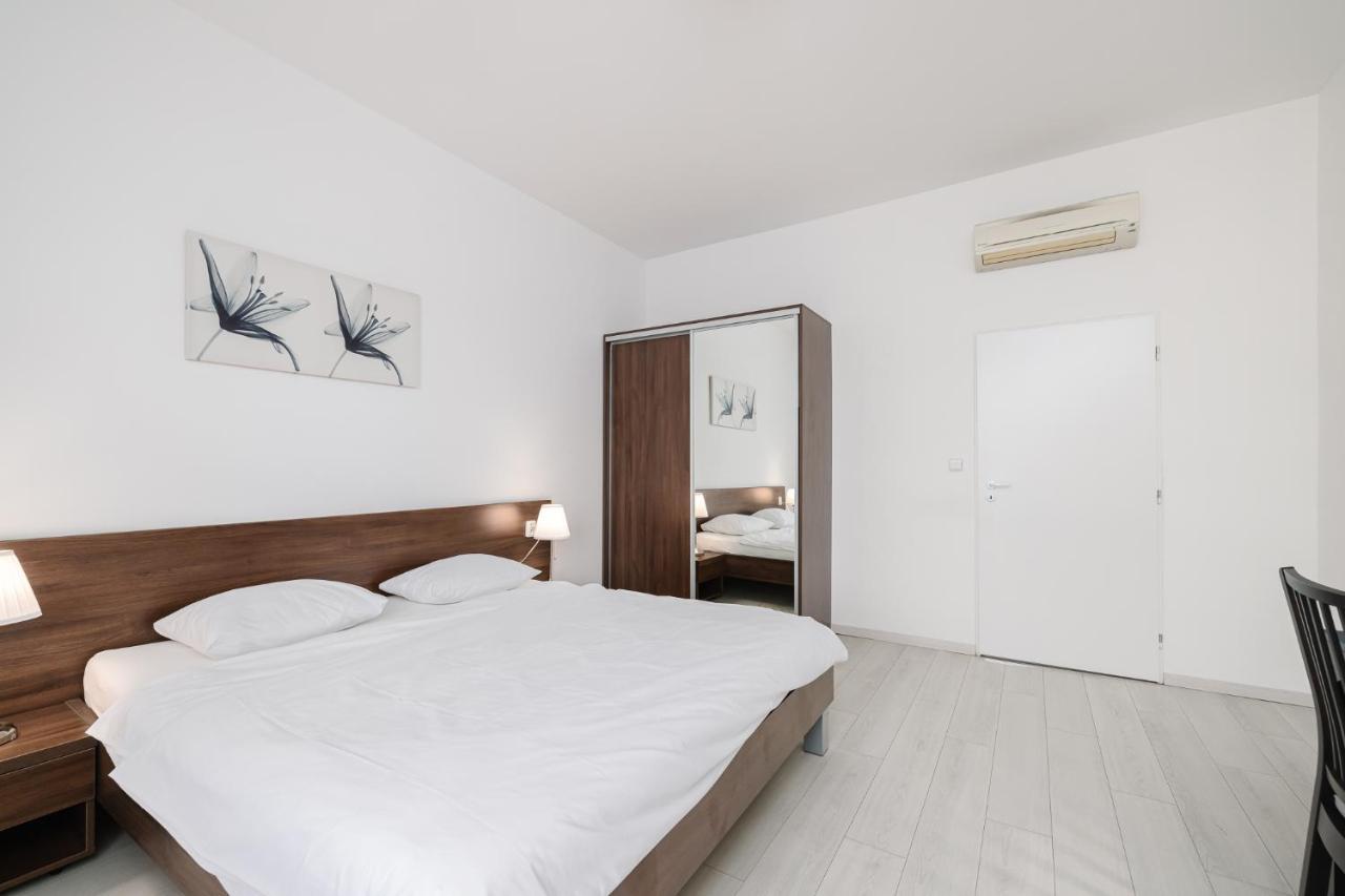 Self Check-In Apartments By Amber Pressburg Exterior foto
